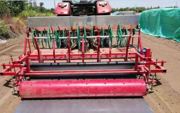 240型旋耕起垄施肥铺膜铺管打孔一体机